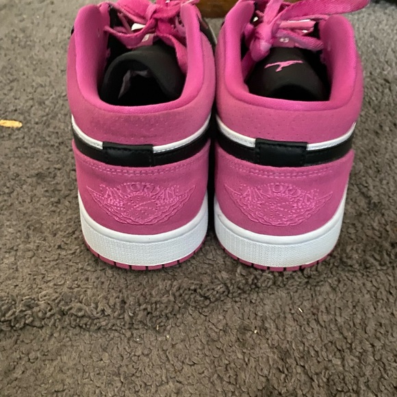 Hot pink Jordan 1s - Picture 3 of 3